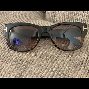 💯 authentic Tom Ford tortoise sunglasses w/case